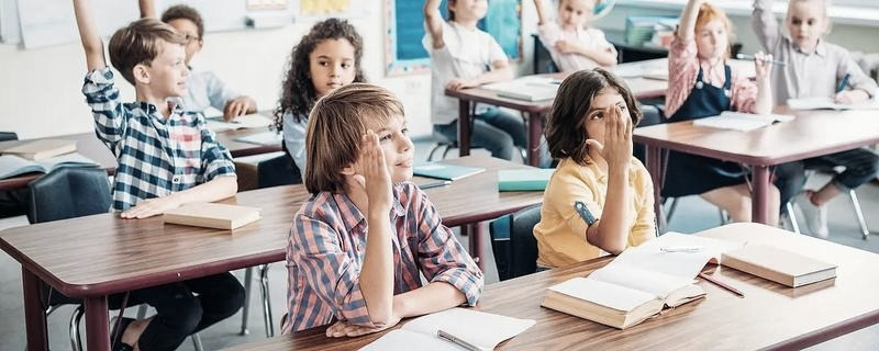 Absencja szkolna – skąd się bierze i jak skutecznie pomóc dziecku?