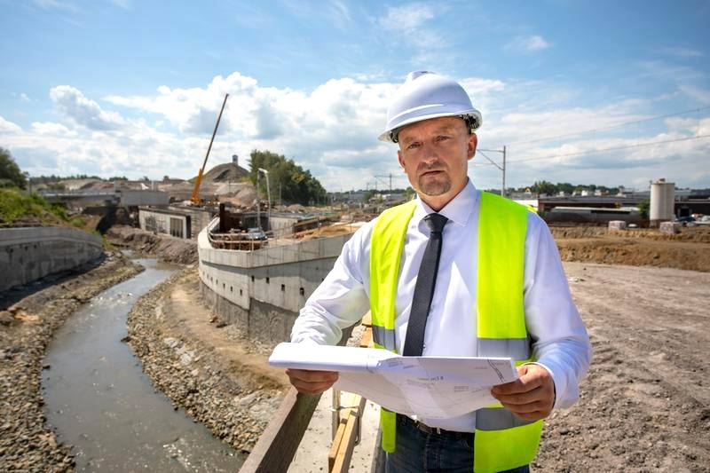 Budownictwo: zarobki absolwentów i pensje na start