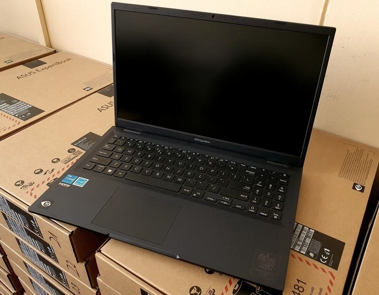 Czy uczniowie otrzymają laptopy? Nowe zasady programu wsparcia